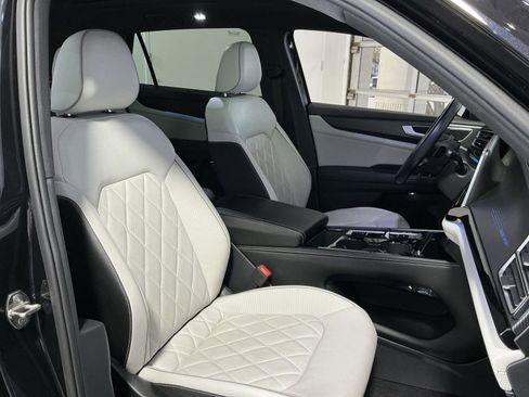 Used 2024 Volkswagen Atlas Cross Sport SEL Premium R-Line AWD/4WD image 26