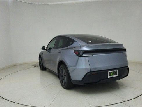 Used 2026 Tesla Model Y 2WD image 65