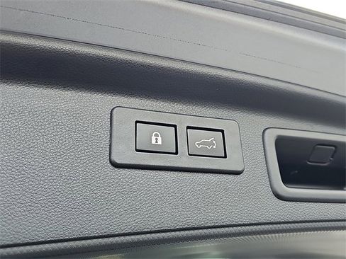 Used 2023 Subaru Forester Premium image 31