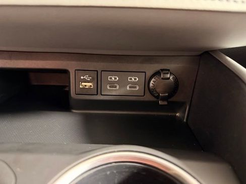 Used 2024 Toyota Highlander XLE AWD/4WD image 25