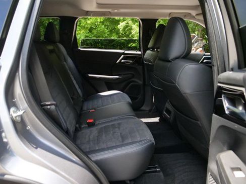 Used 2022 Mitsubishi Outlander SE FWD image 36