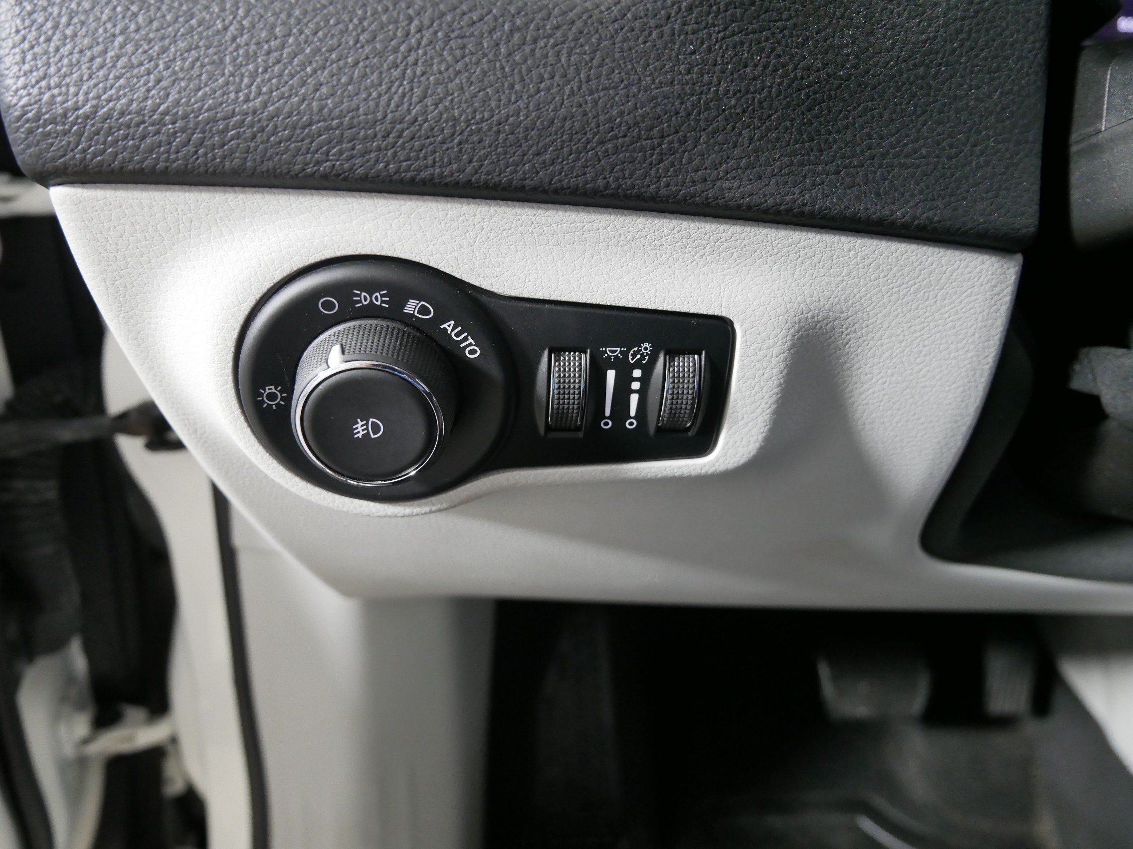 Used 2017 Jeep Compass Limited w/ Navigation Group AWD/4WD image 26