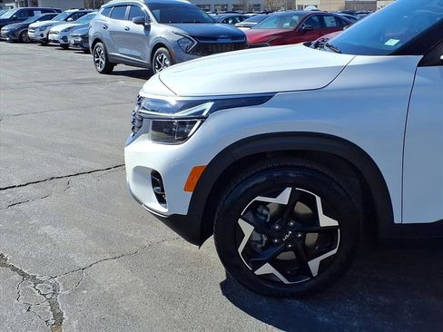 Used 2024 Kia Seltos EX image 29