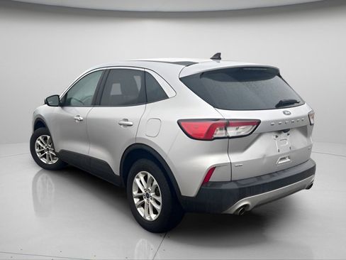 Used 2020 Ford Escape SE image 10