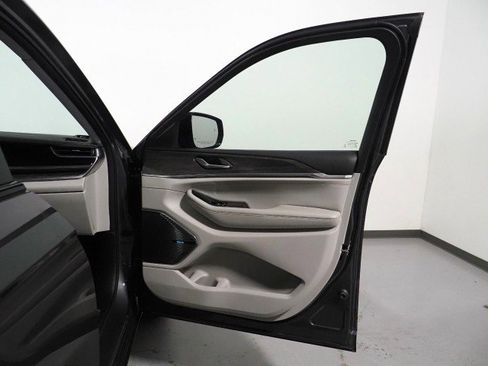 Used 2023 Jeep Grand Cherokee Overland image 65