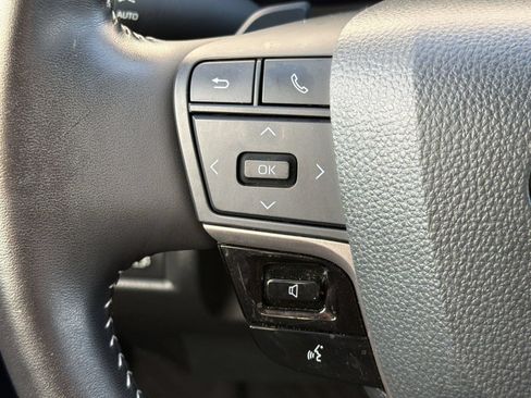 Used 2025 Toyota Camry SE w/ Convenience Package FWD image 17