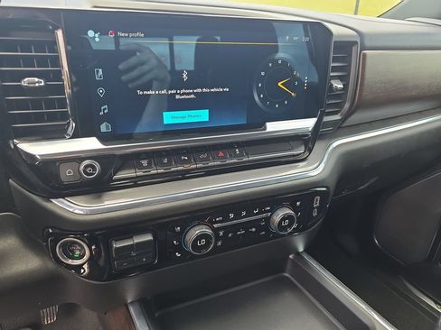 Used 2024 Chevrolet Silverado 2500 High Country w/ High Country Premium Package AWD/4WD image 20