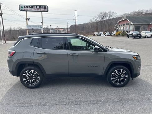 Used 2023 Jeep Compass Limited AWD/4WD image 2