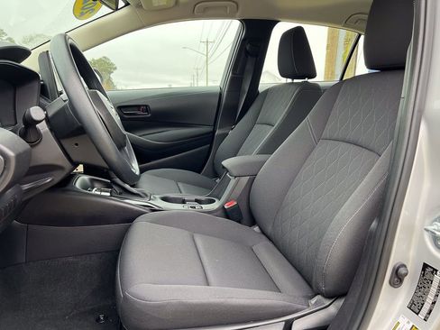 Used 2025 Toyota Corolla LE image 11