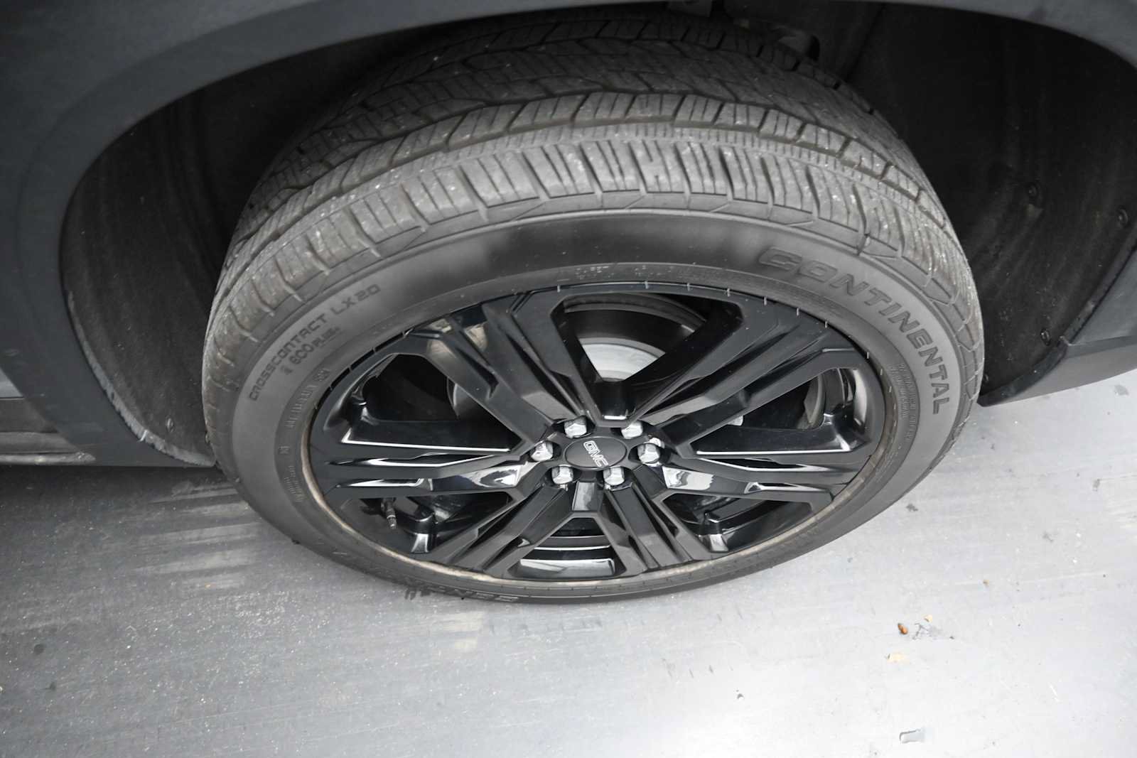 Used 2025 GMC Acadia Elevation w/ Black Edition AWD/4WD image 12