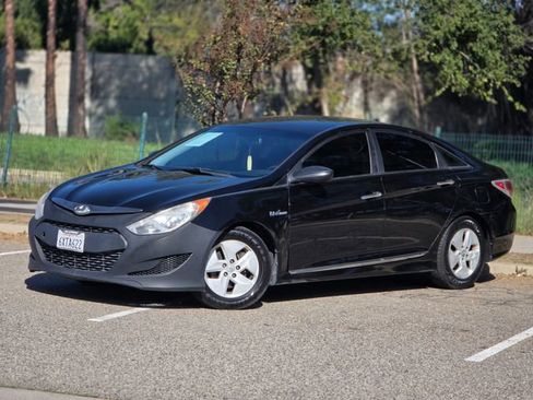 Used 2012 Hyundai Sonata Hybrid w/ Leather Pkg image 16