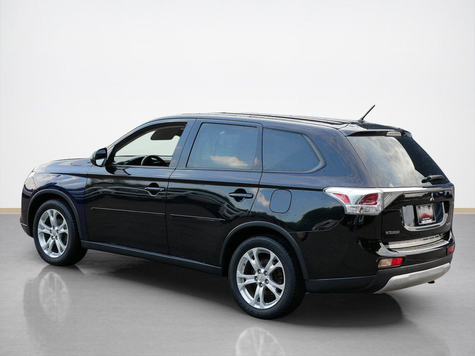 Used 2015 Mitsubishi Outlander SE AWD/4WD image 3
