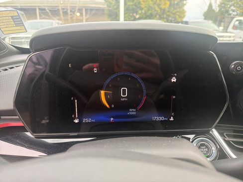 Used 2024 Chevrolet Trax RS w/ Sunroof Package image 11