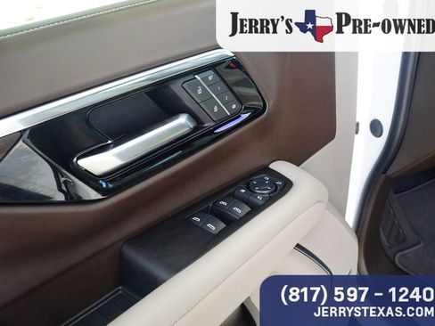 Used 2025 Chevrolet Suburban LT w/ Comfort Package AWD/4WD image 17