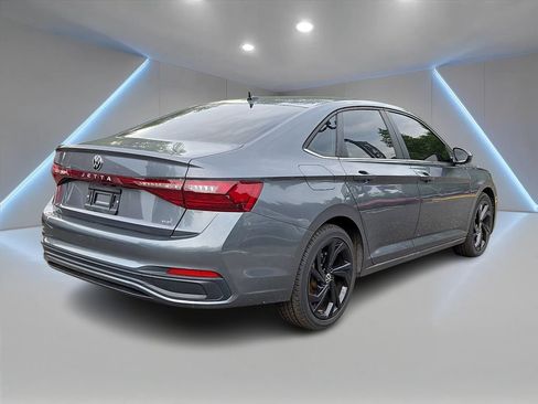 Used 2025 Volkswagen Jetta SE w/ Sunroof Package FWD image 4
