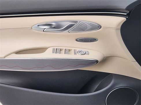 Used 2025 Genesis GV70 2.5T w/ Advanced Package image 18