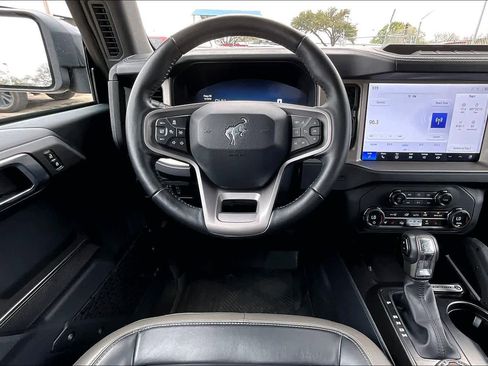 Certified 2025 Ford Bronco Outer Banks w/ Sasquatch Package image 6