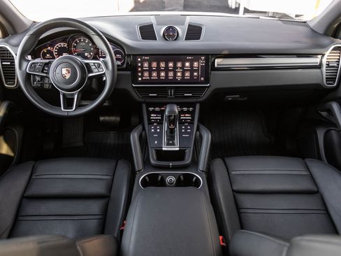 Used 2022 Porsche Cayenne Platinum Edition image 12