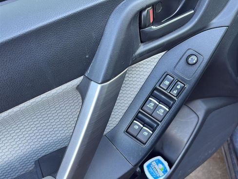 Used 2017 Subaru Forester 2.5i Premium w/ All-Weather Package image 16