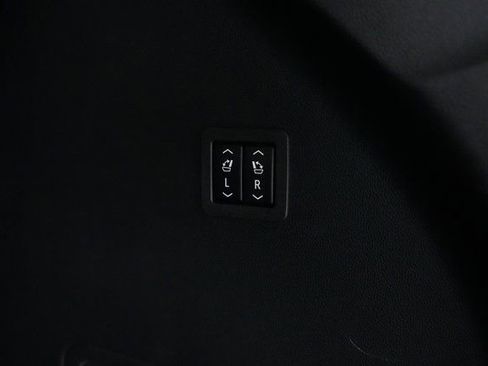 Used 2024 Buick Enclave Avenir image 11