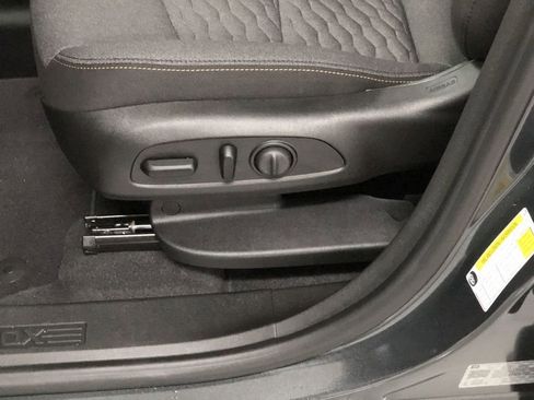 Used 2020 Chevrolet Equinox LT FWD image 12
