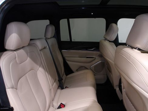 Used 2023 Jeep Grand Cherokee Limited w/ Luxury Tech Group II AWD/4WD image 18