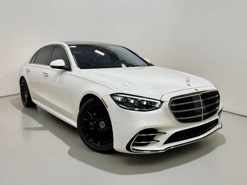 Used 2022 Mercedes-Benz S 500 4MATIC w/ AMG Line Package image 3