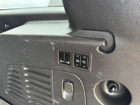 Used 2020 GMC Yukon XL SLT image 45