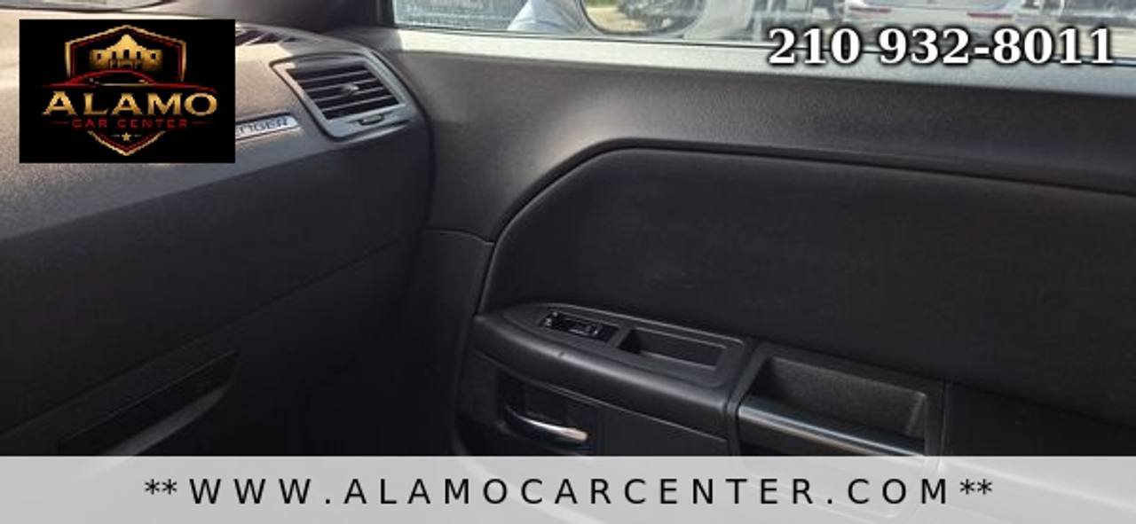 Used 2014 Dodge Challenger SXT RWD image 28