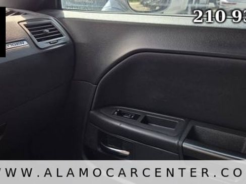 Used 2014 Dodge Challenger SXT RWD image 28