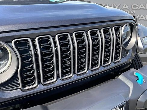 Used 2024 Jeep Wrangler Unlimited w/ Convenience Group AWD/4WD image 27