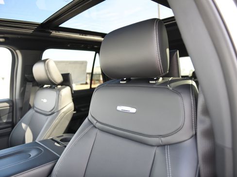 New 2026 Ford Expedition Platinum image 21