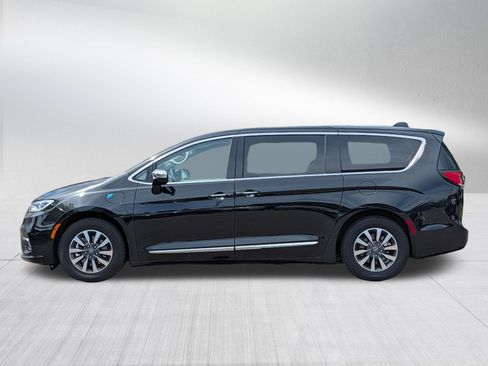 Used 2023 Chrysler Pacifica Limited FWD image 4