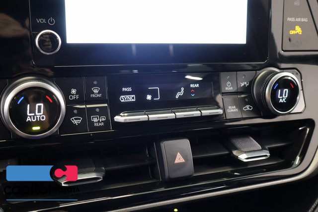 Used 2024 Toyota Highlander XLE AWD/4WD image 25