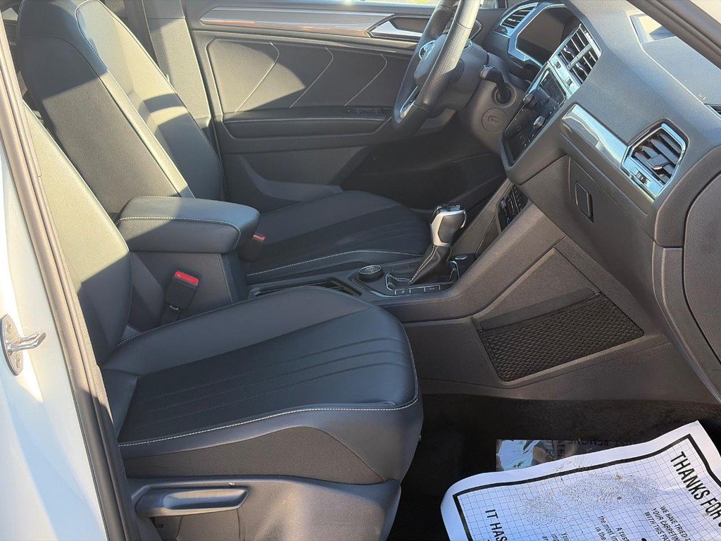 Used 2023 Volkswagen Tiguan SE R-Line AWD/4WD image 18