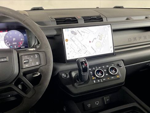 Used 2024 Land Rover Defender 110 V8 image 5