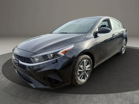 Used 2023 Kia Forte LXS image 1