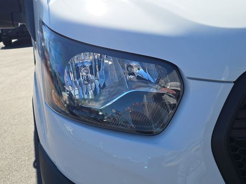New 2026 Ford Transit 250 148 Medium Roof RWD image 8