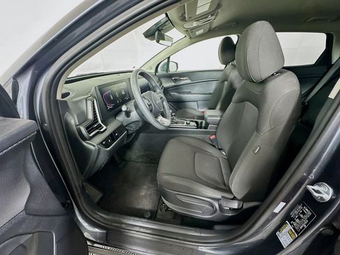 Used 2025 Kia Sportage LX image 13