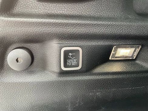Used 2023 Jeep Grand Cherokee L Limited AWD/4WD image 32