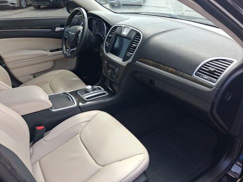 Used 2019 Chrysler 300 Limited RWD image 29