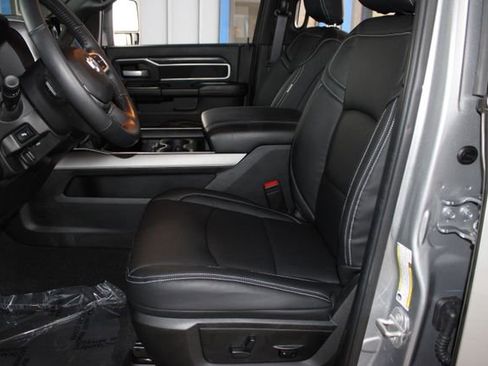 Used 2024 RAM 3500 Big Horn w/ Night Edition AWD/4WD image 21