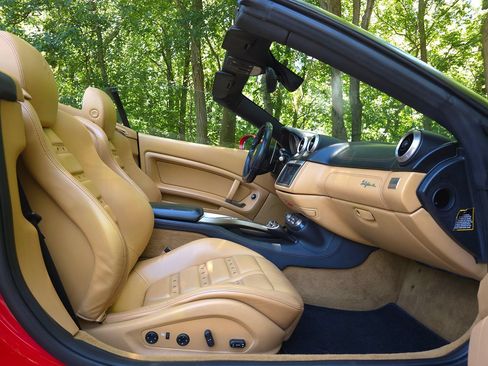 Used 2009 Ferrari California RWD image 26