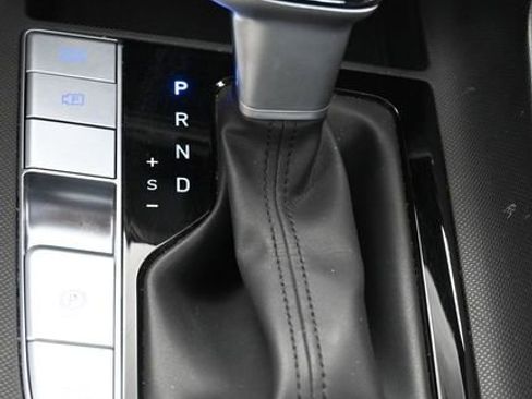 Used 2025 Hyundai Elantra Limited image 32