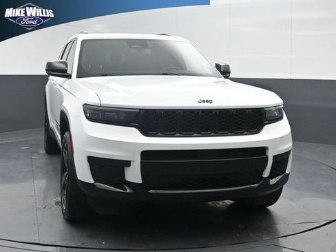 Used 2023 Jeep Grand Cherokee L Laredo AWD/4WD image 2