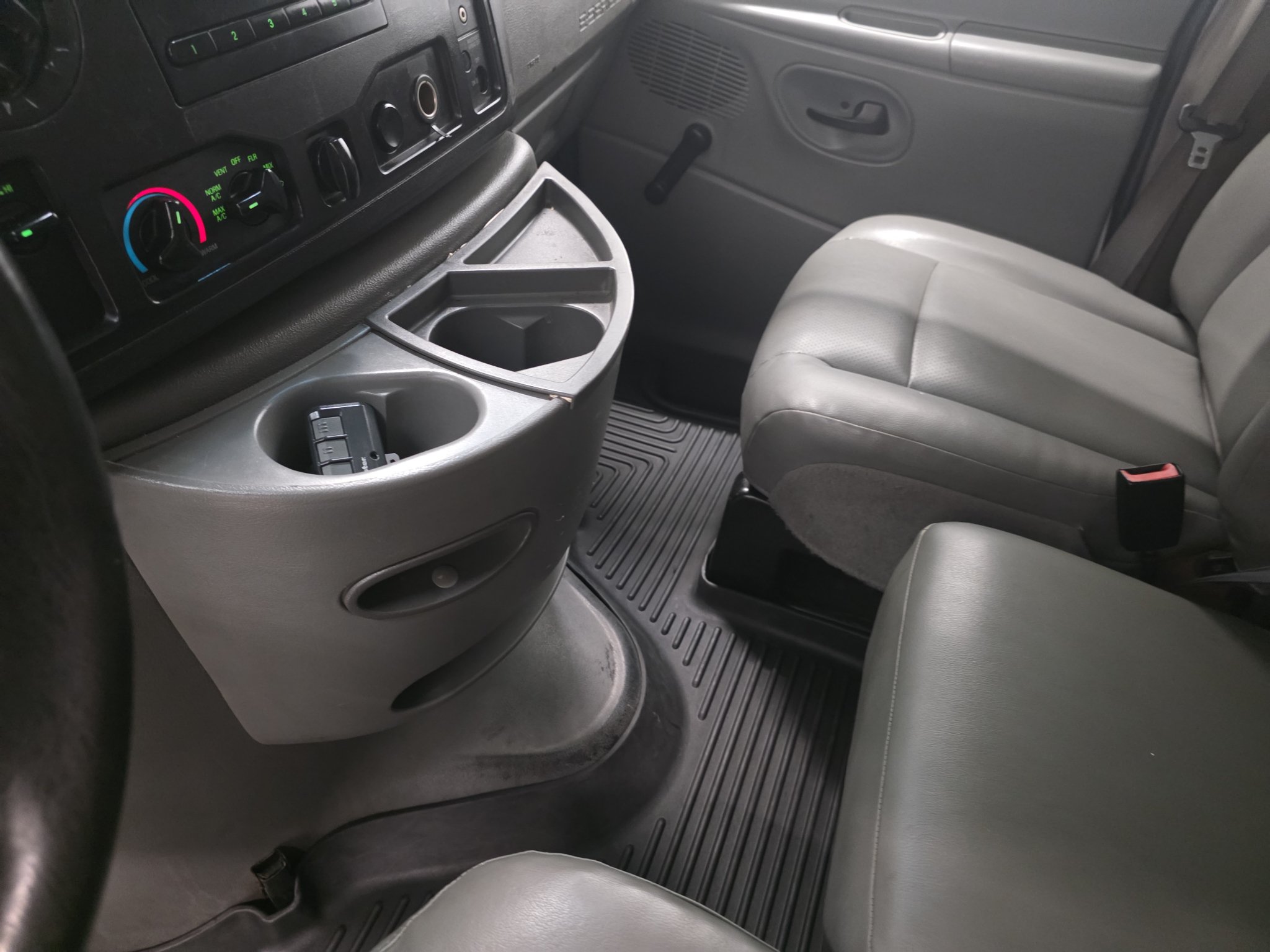 Used 2012 Ford E-450 and Econoline 450 Super Duty RWD image 23