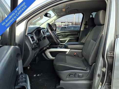 Used 2018 Nissan Titan SV w/ SV Convenience Package image 19