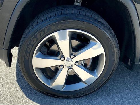 Used 2016 Jeep Grand Cherokee Limited AWD/4WD image 9