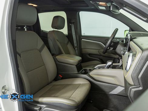 Used 2024 Chevrolet Colorado ZR2 w/ ZR2 Convenience Package III AWD/4WD image 39
