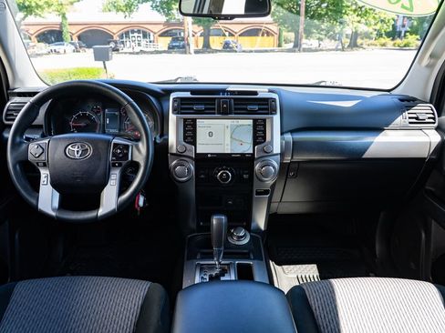 Used 2020 Toyota 4Runner SR5 AWD/4WD image 9
